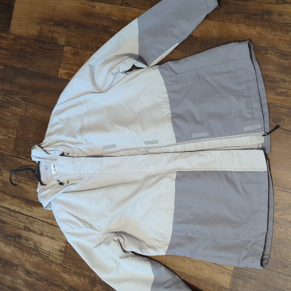 Magellan windbreaker